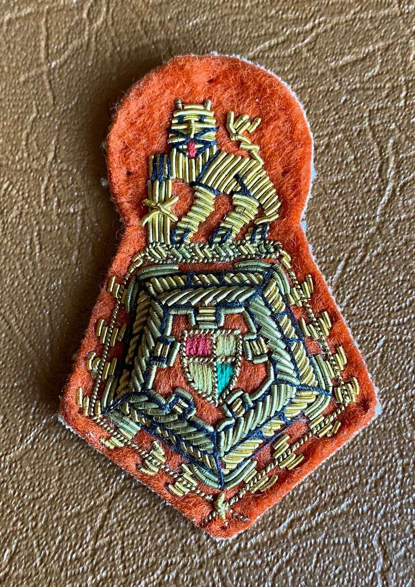 ARMY SENIOR OFFICERS,STAFF QUALIFIED BULLION WIRE CAP BADGE-APPROVED IN 1978-(WREATH AROUND THE CAST