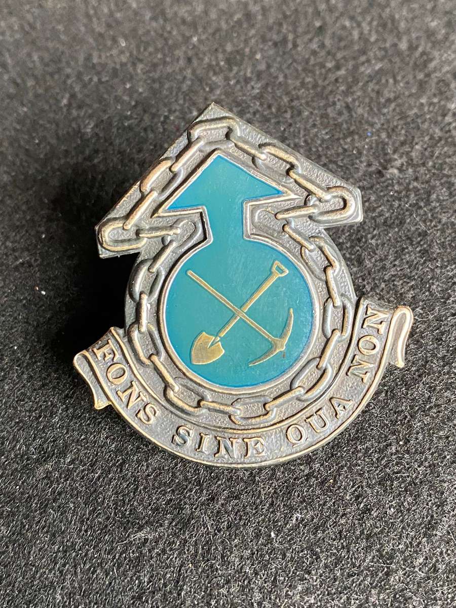 NORTH WEST COMMAND MAINTENANCE UNIT CAP BADGEAPPROVED 1986-2X SCREW LUGS