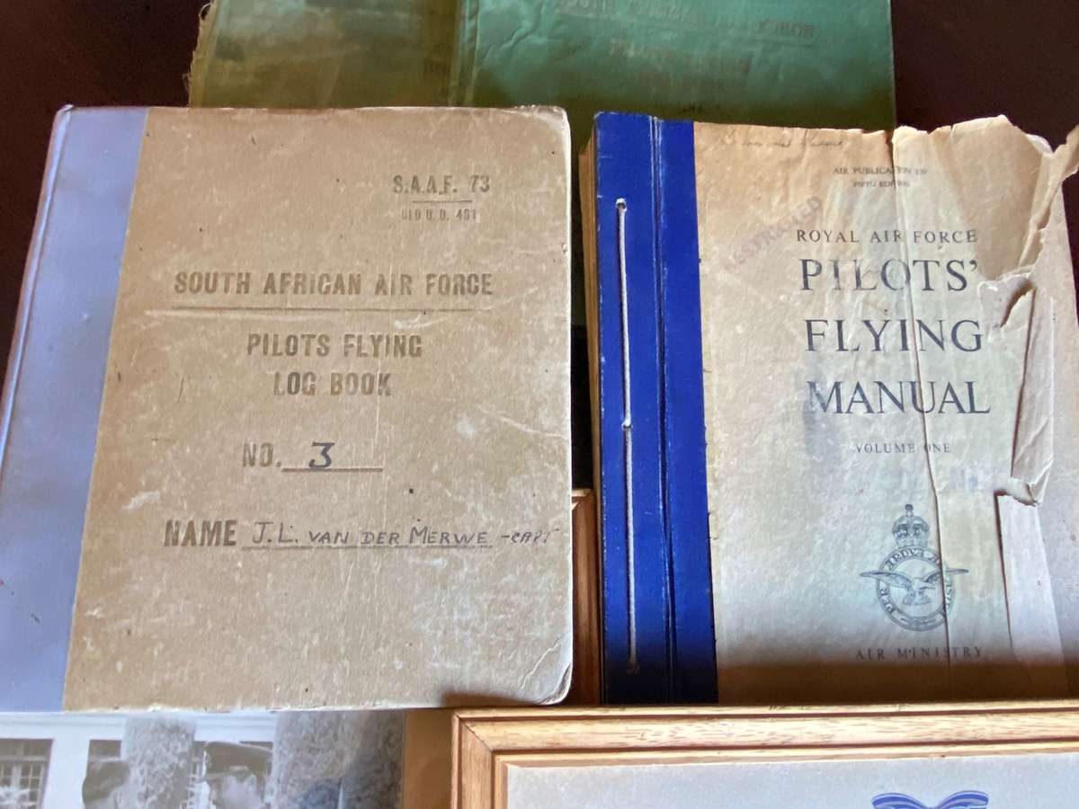 3 LOGBOOKS SPANNING FROM WW2,KOREA WAR UP TO 1958,PILOTS FLYING MANVAL,MINIATURE MEDAL GROUP WITH BO