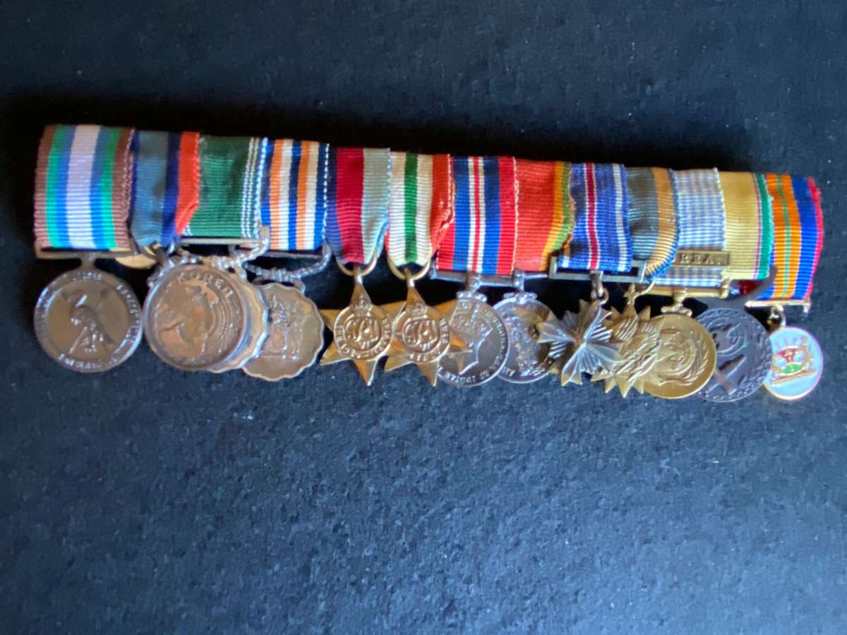 3 LOGBOOKS SPANNING FROM WW2,KOREA WAR UP TO 1958,PILOTS FLYING MANVAL,MINIATURE MEDAL GROUP WITH BO