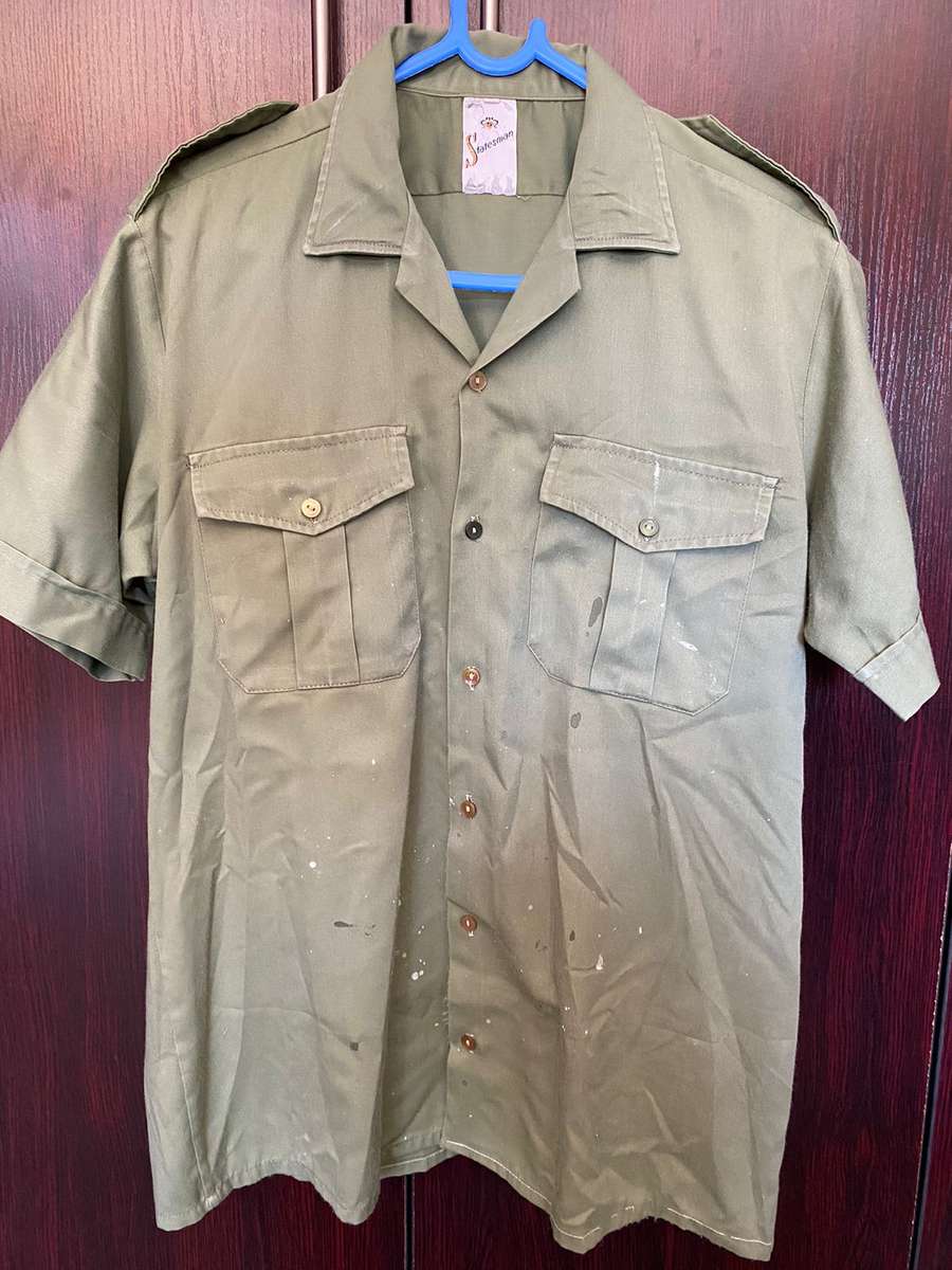 RHODESIAN OLIVE GREEN,SHORT SLEEVE SHIRT STATESMAN MAKERS LABEL-SIZE LARGE-MEASURES 58CM ARMPIT TO A