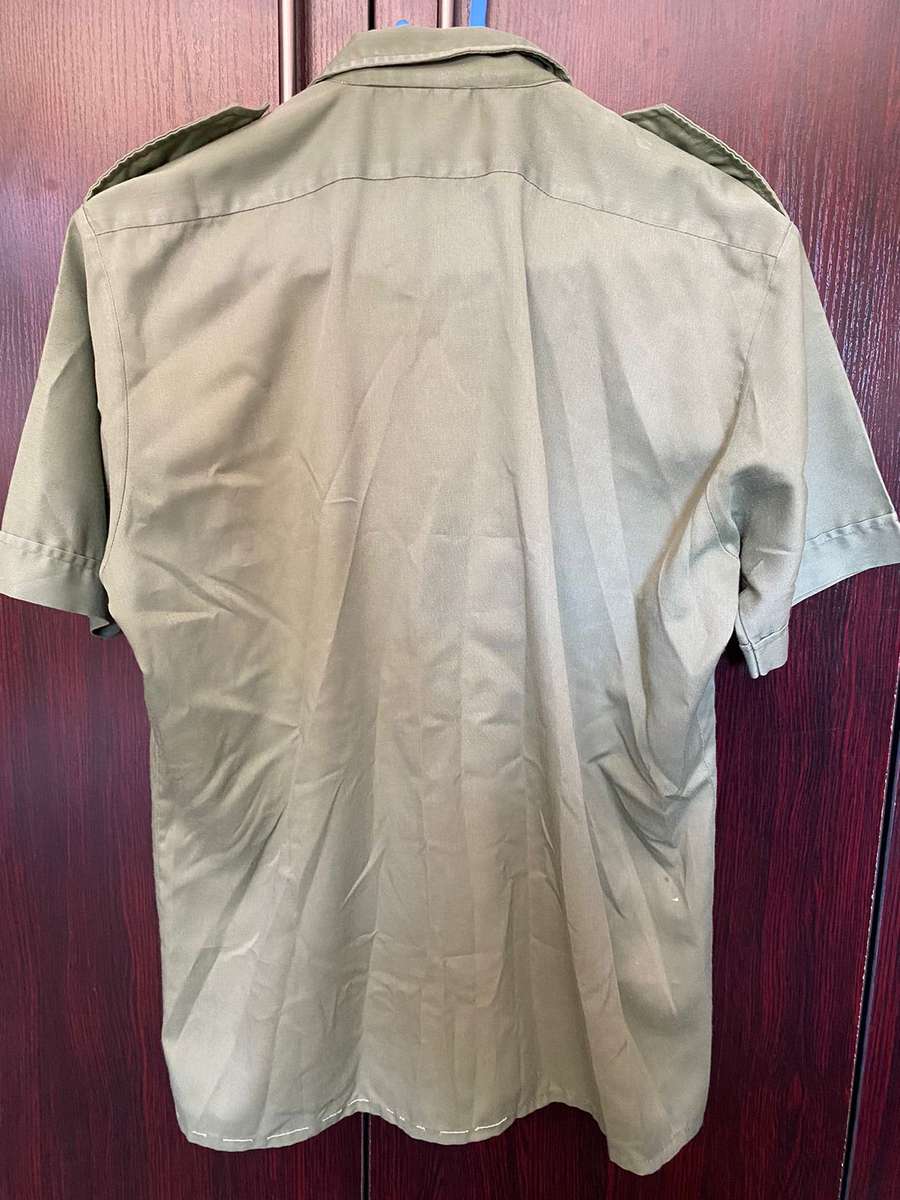 RHODESIAN OLIVE GREEN,SHORT SLEEVE SHIRT STATESMAN MAKERS LABEL-SIZE LARGE-MEASURES 58CM ARMPIT TO A