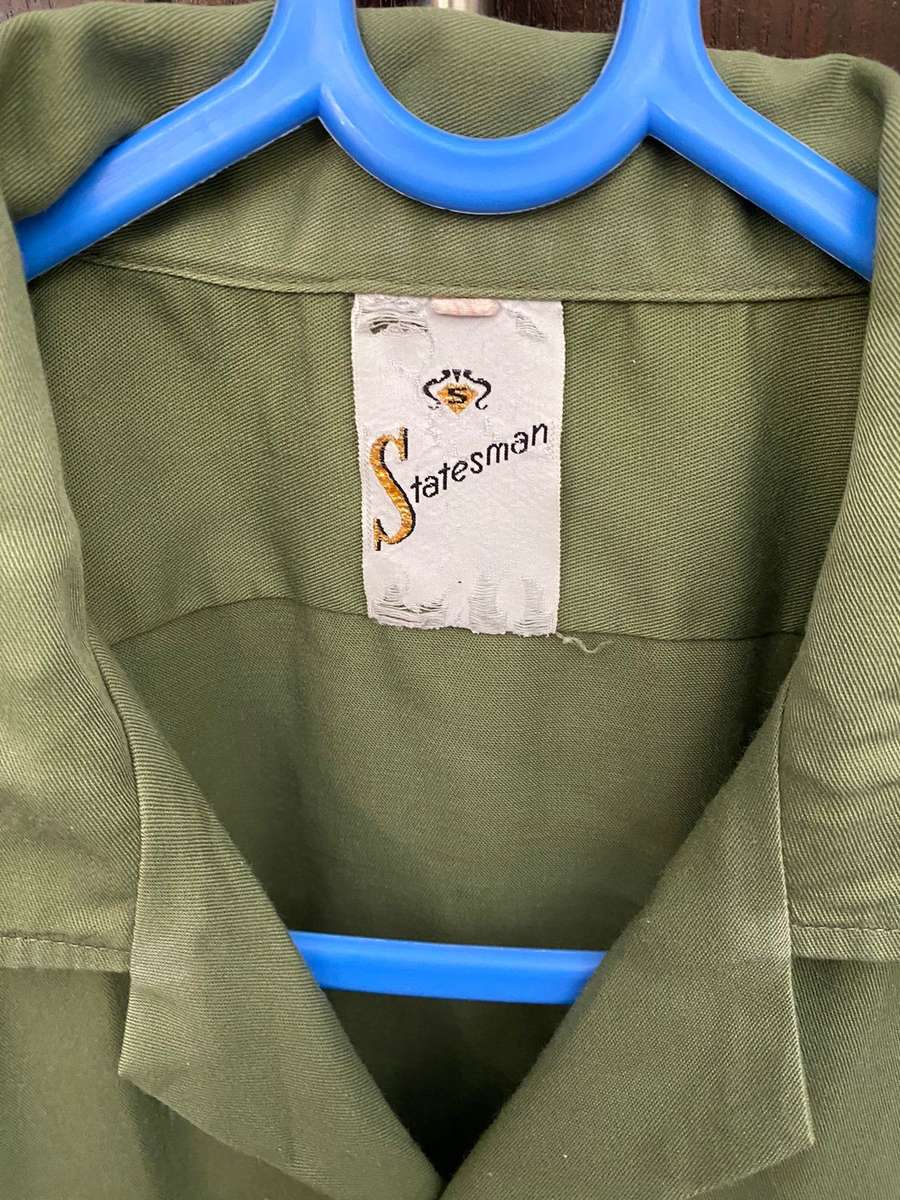 RHODESIAN OLIVE GREEN,SHORT SLEEVE SHIRT STATESMAN MAKERS LABEL-SIZE LARGE-MEASURES 58CM ARMPIT TO A