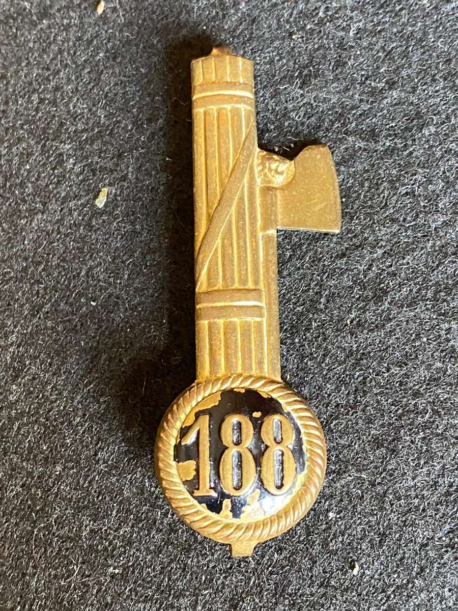 ITALIAN WW2 MILIZIA CAP BADGE-BLACK SHIRTS
