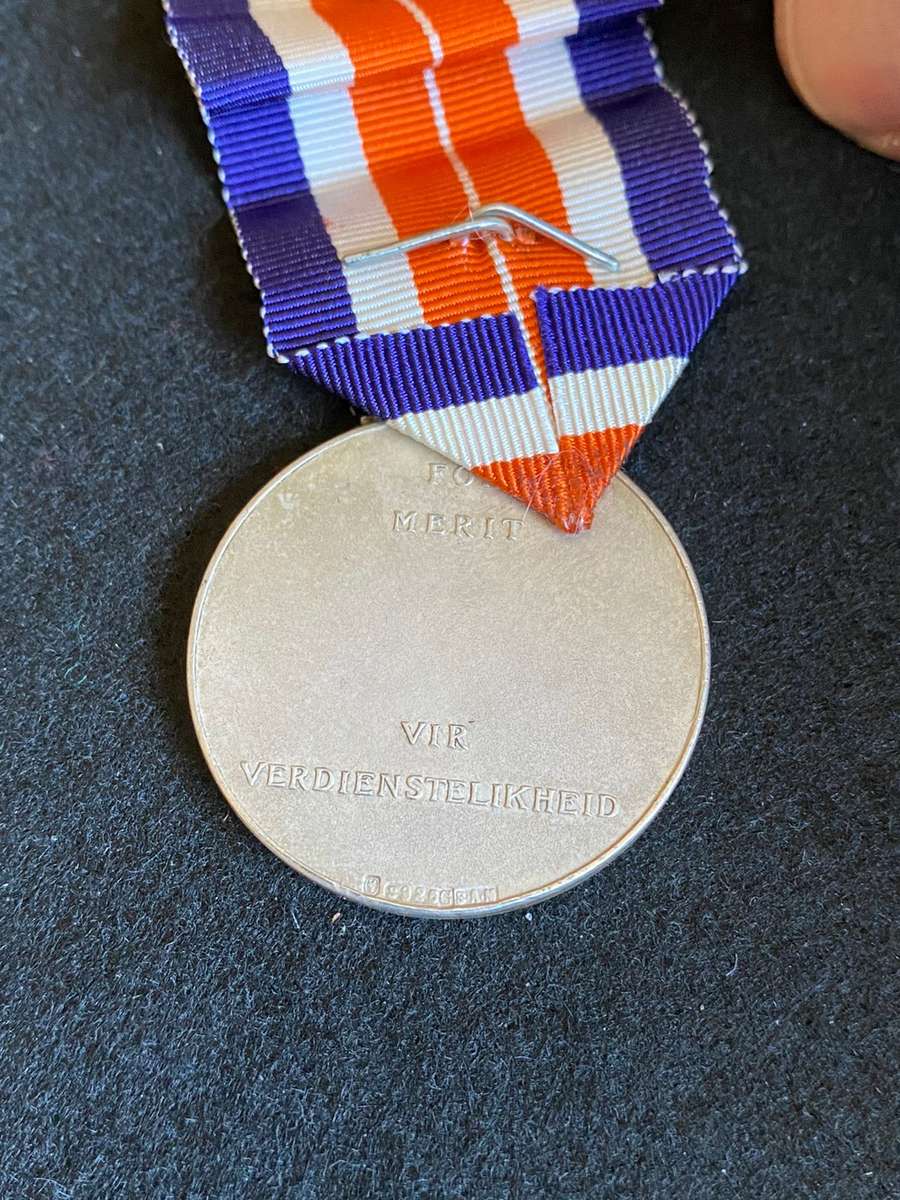 SA PRISONS SERVICE FULL SIZE MEDAL FOR MERIT 1968- SILVER STAMPED