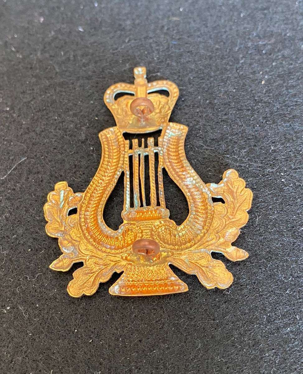 BANDSMAN ARM BADGE-WORN POST 1902- 2 LUGS