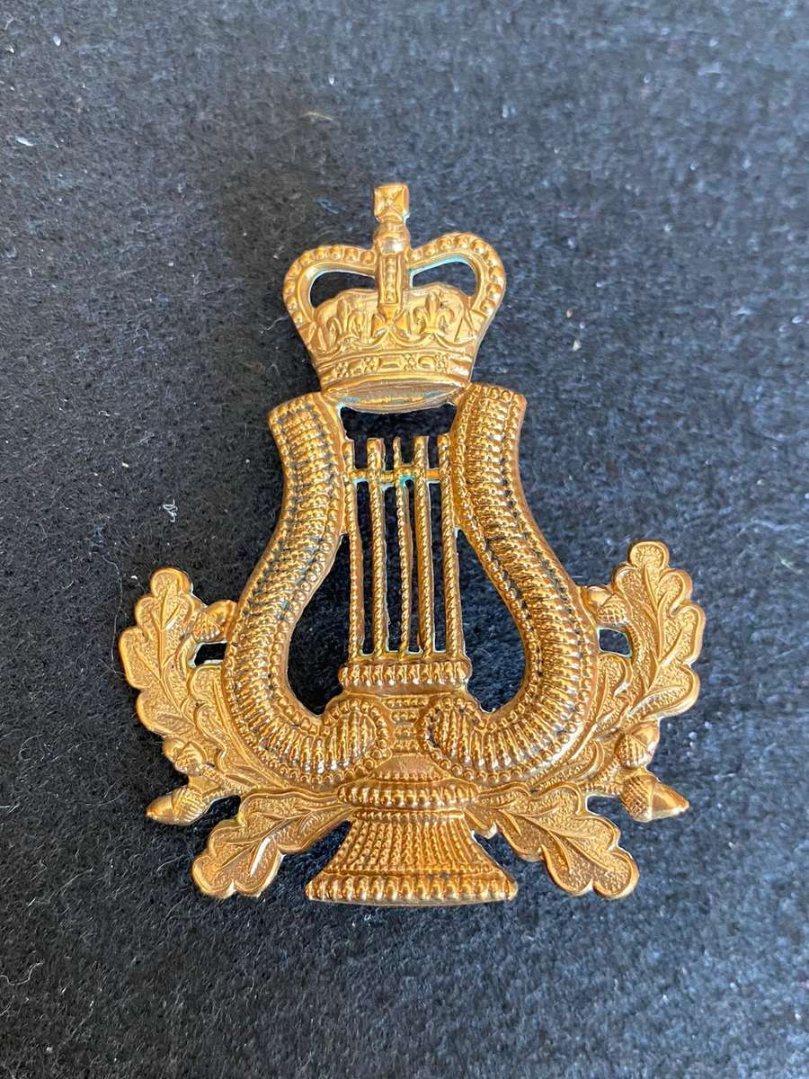 BANDSMAN ARM BADGE-WORN POST 1902- 2 LUGS