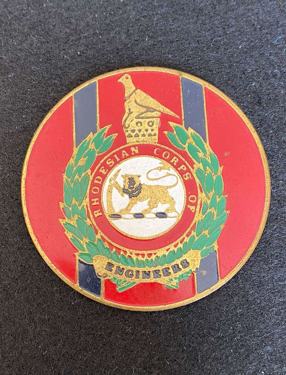 RHODESIA CORPS OF ENGINEERS BELT BUCKLE BADGE (ENAMEL)