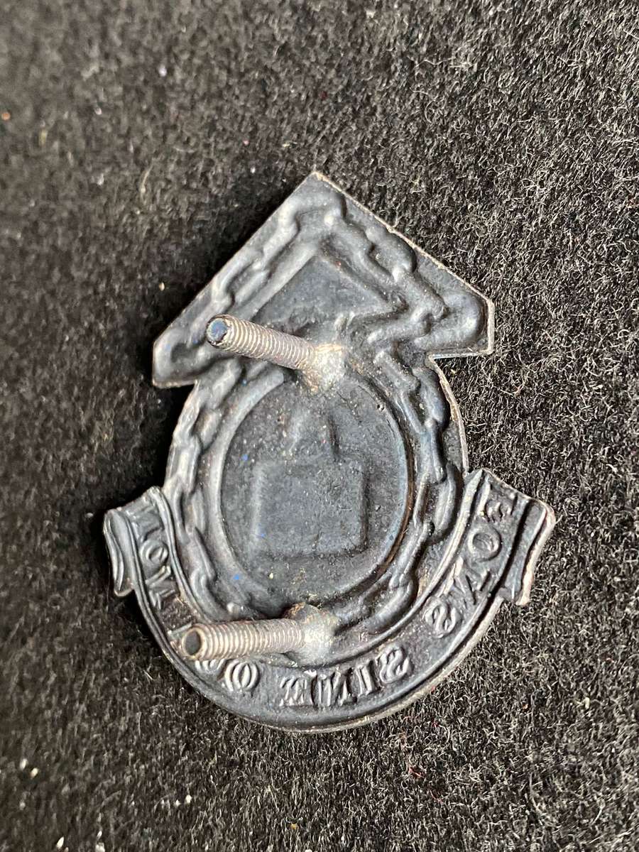 WITWATERSRAND COMMAND MAINTENANCE UNIT CAP BADGE 1986-2003- 2 X SCREW LUGS