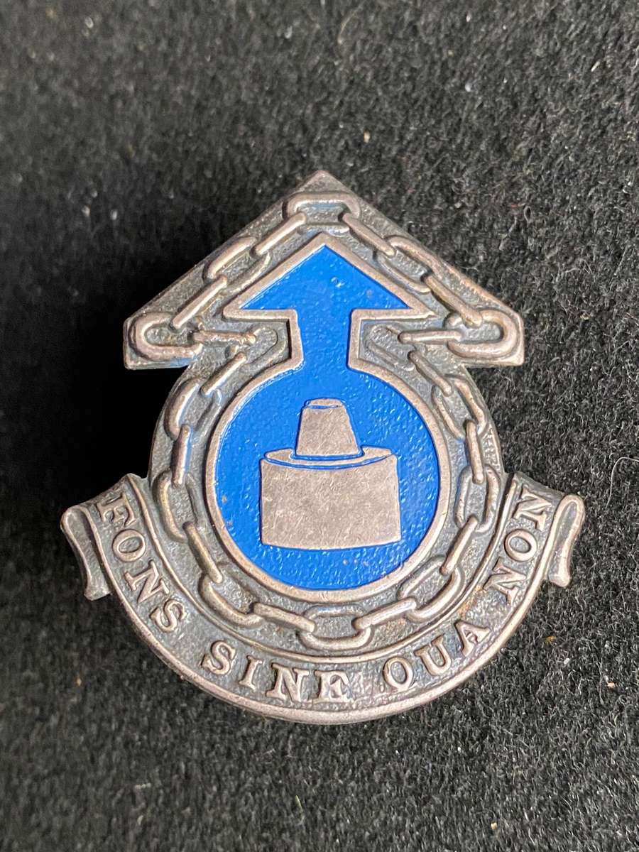 WITWATERSRAND COMMAND MAINTENANCE UNIT CAP BADGE 1986-2003- 2 X SCREW LUGS