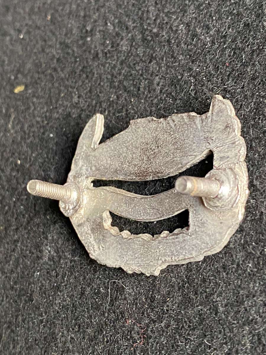 SCHOOL OF ARMOUR CAP BADGE- 2 X SCREW LUGS-WORN FROM 1986