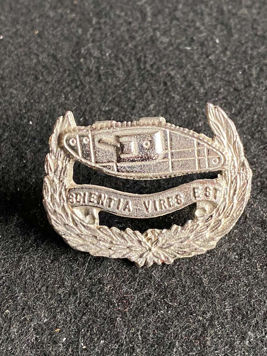 SCHOOL OF ARMOUR CAP BADGE- 2 X SCREW LUGS-WORN FROM 1986