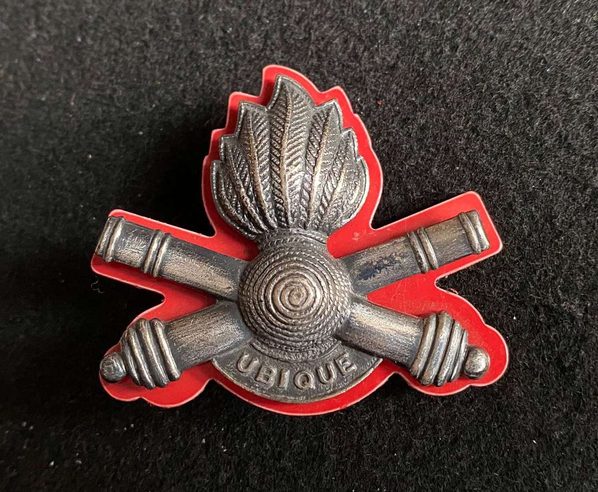 10 ARTILLERY BRIGADE BERET BADGE-WORN FROM 1986-LARGE VARIATION- 2 X SCREW LUGS