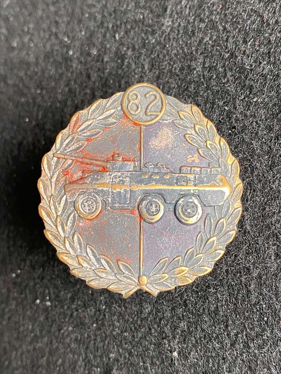 82 MECHANISED BRIGADE HQ UNIT CAP BADGE-APPROVED 1986- 2 X SCREW LUGS