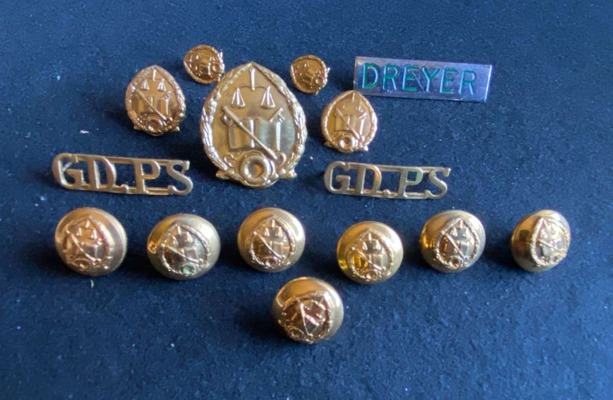 REP. OF SOUTH AFRICA PRISONS SERVICE CAP,COLLARS,MESS DRESS COLLARS AND 7 TUNIC + NAME TAG BUTTONS