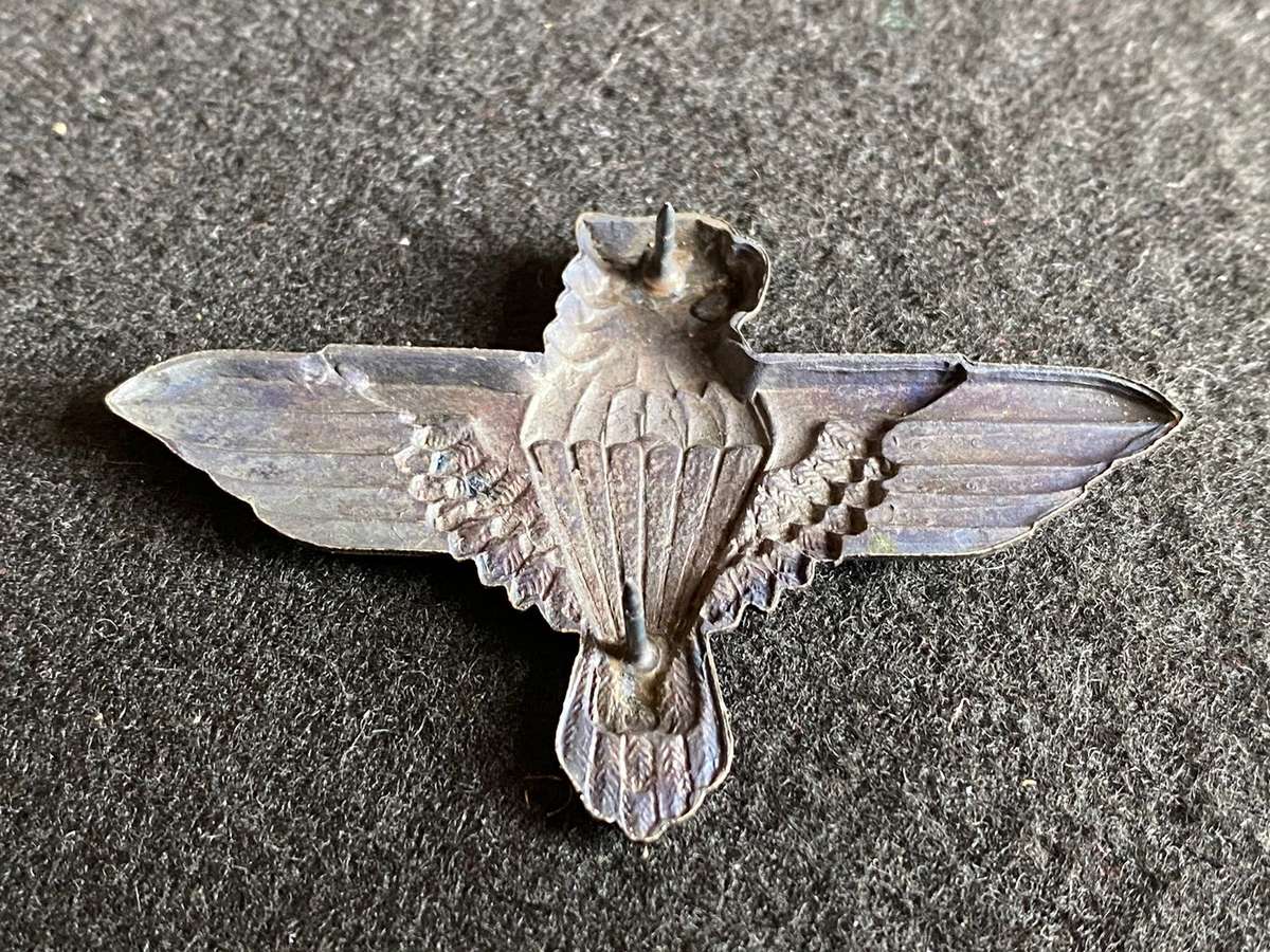 44 PARACHUTE BRIGADE BERET BADGE-WORN POST 1985- 2 PINS