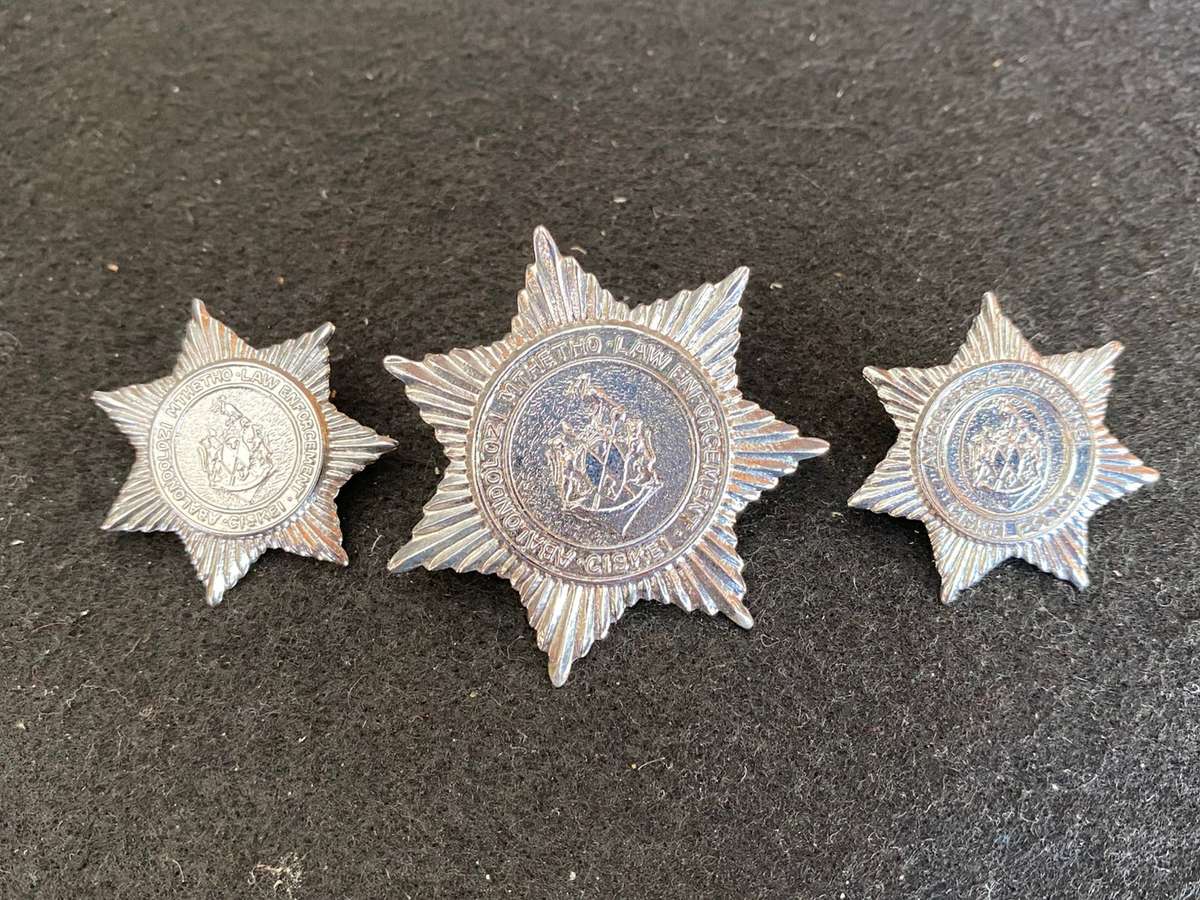 CISKEI POLICE OTHER RANKS CAP AND COLLARS- PINS INTACT