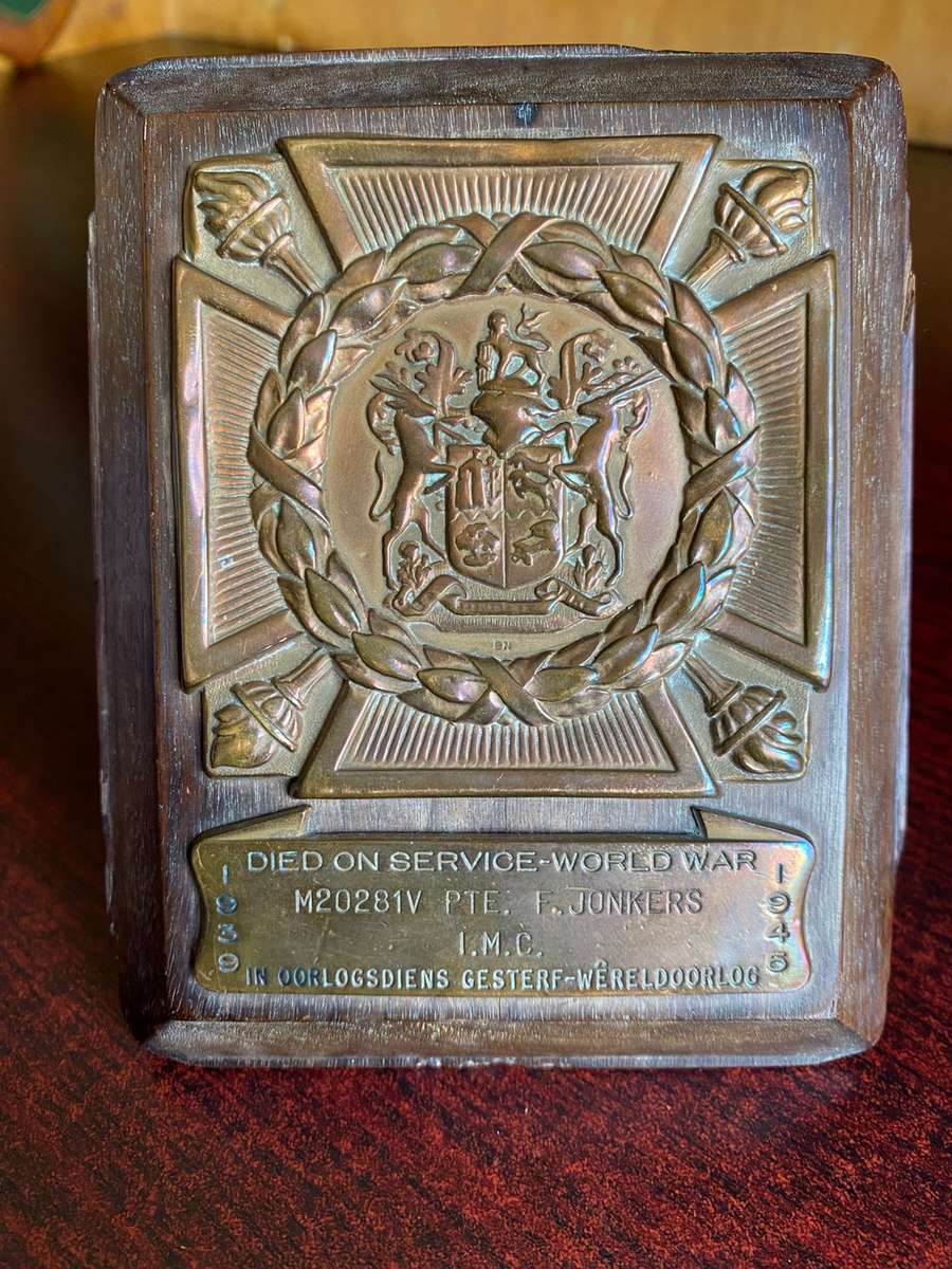WW2 DEATH PLAQUE TO A SOUTH AFRICAN SOLDIER-PLEASE READ HIS INFO IN THE PICTURES