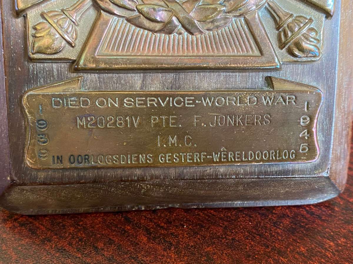 WW2 DEATH PLAQUE TO A SOUTH AFRICAN SOLDIER-PLEASE READ HIS INFO IN THE PICTURES