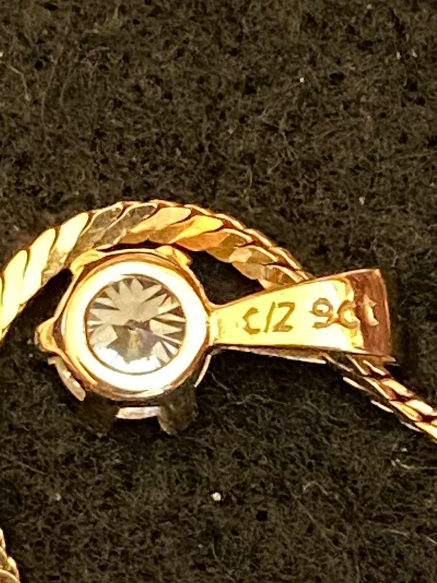 SOLID 9CT YELLOW GOLD NECKLACE WITH PENDANT-OVERALL LENGTH 39 CM -375 STAMPS ON BRACELET AND PENDANT