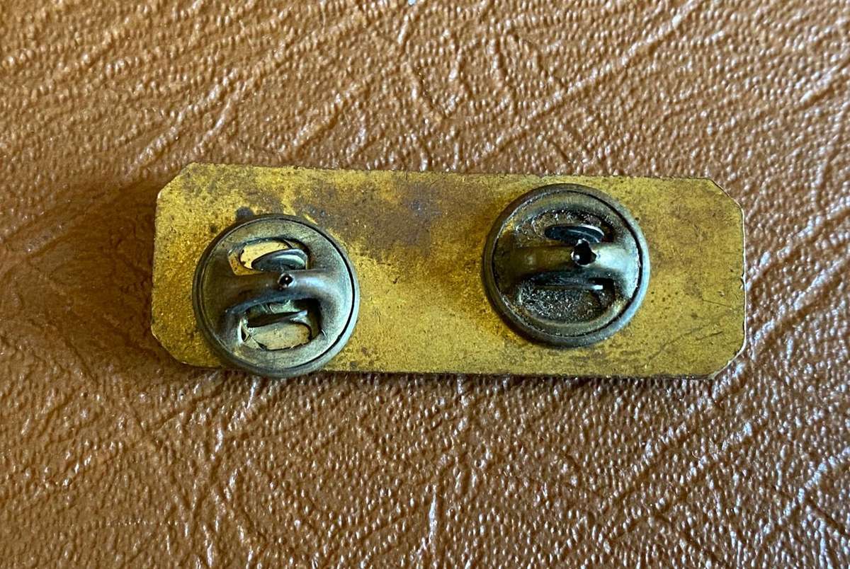 SA ARMY MARKSMAN BADGE-BRONZE RIFLE ENAMEL BACKING- 2 PINS