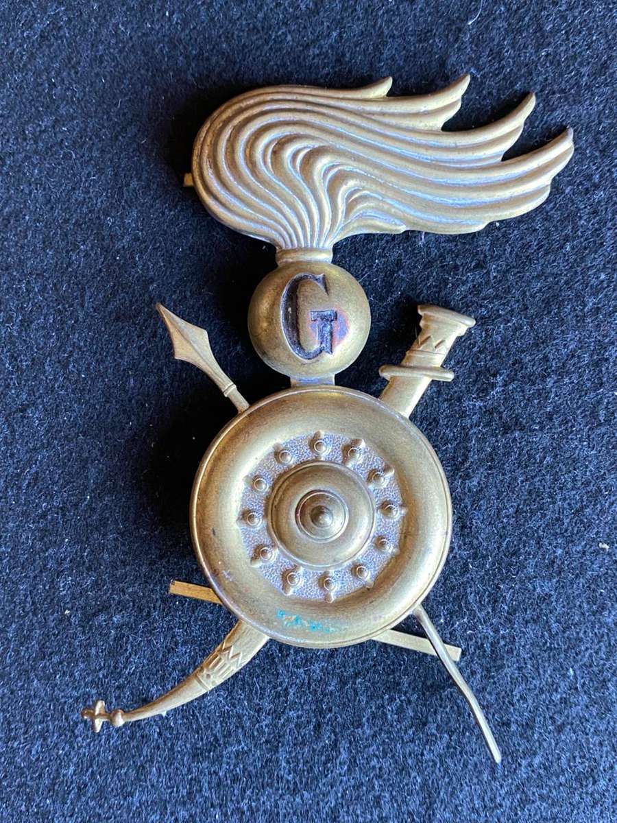 VERY SCARCE WW2 ITALIAN ROYAL ARMY ASCARI TARBUSH HAT BADGE-THERE IS NO DAMAGE TO THE BADGE-COMES WI