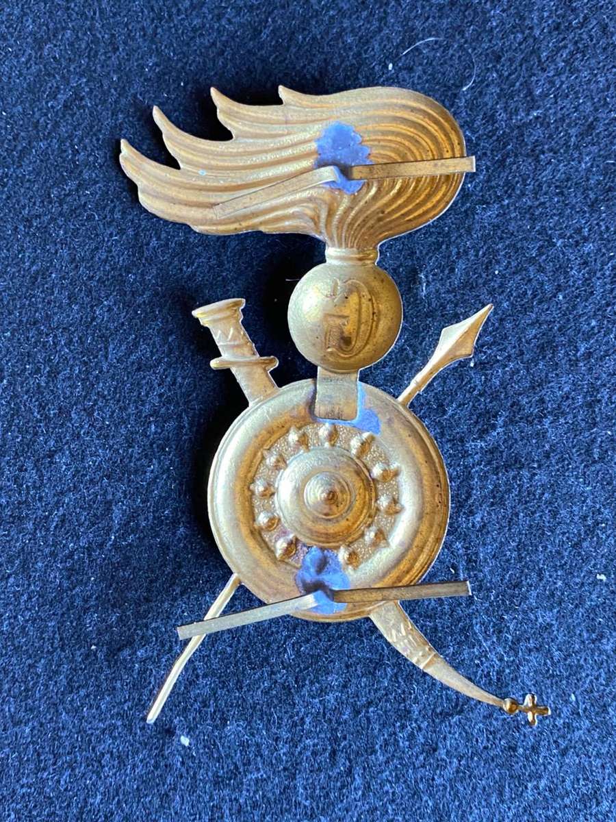 VERY SCARCE WW2 ITALIAN ROYAL ARMY ASCARI TARBUSH HAT BADGE-THERE IS NO DAMAGE TO THE BADGE-COMES WI