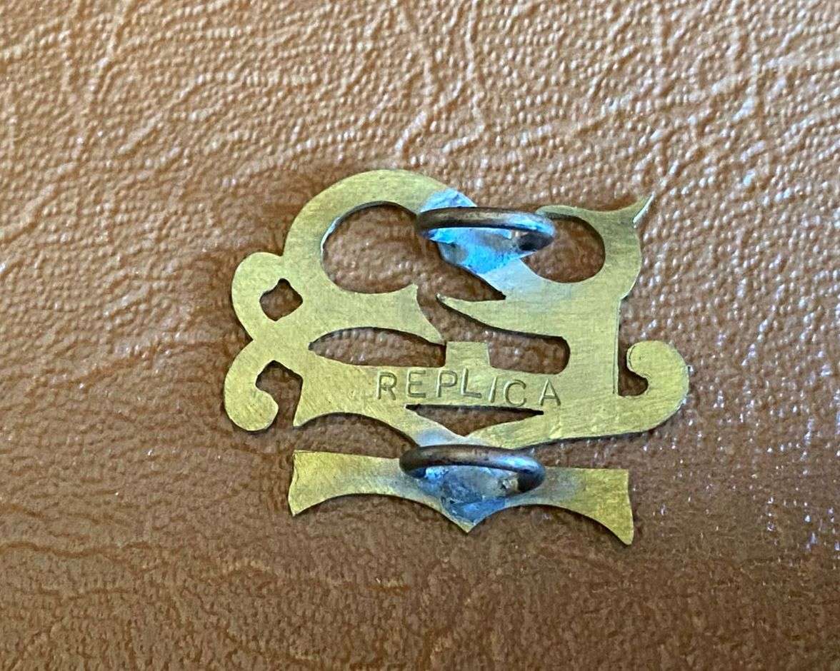 BOER WAR QUEEN VICTORIA TIN AND BADGE-SOLD TOGETHER