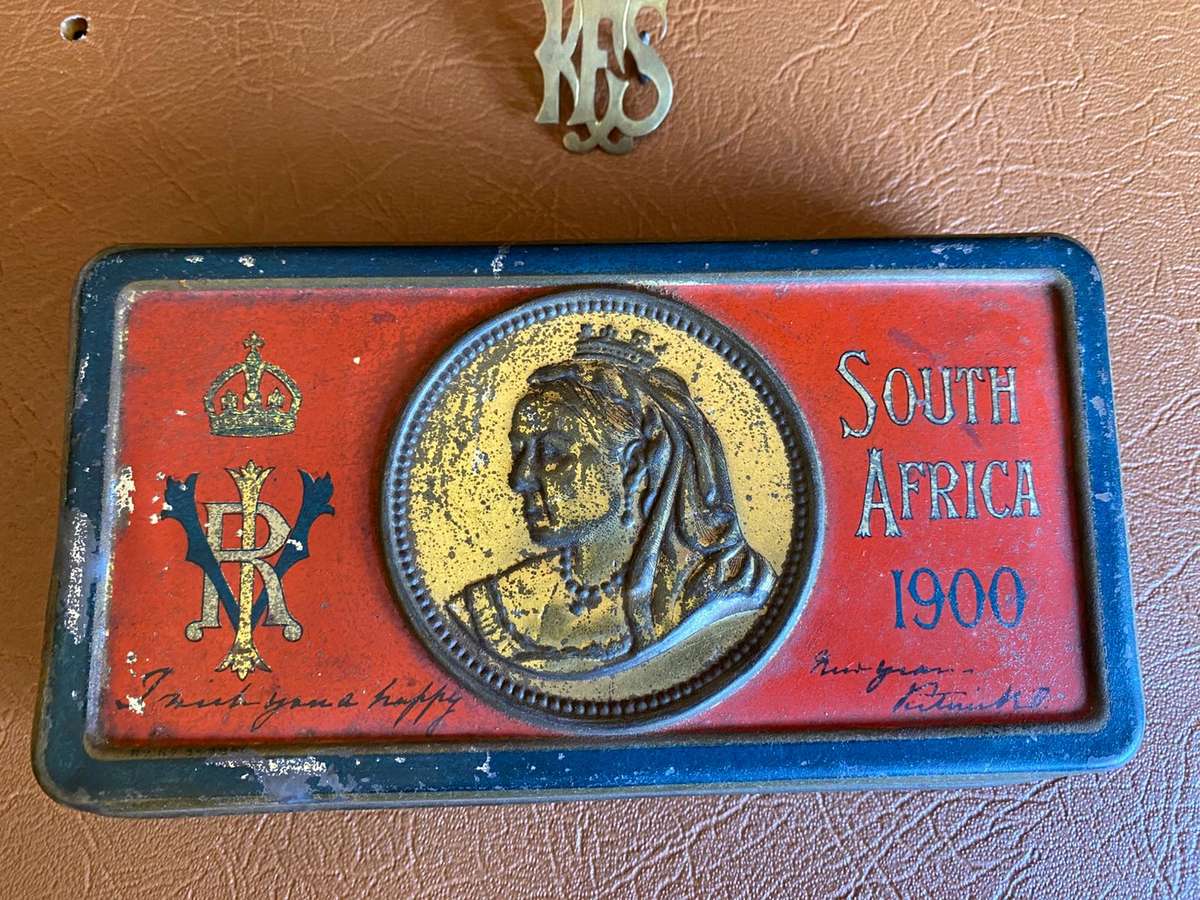 BOER WAR QUEEN VICTORIA TIN AND BADGE-SOLD TOGETHER