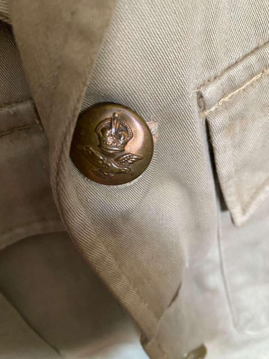 RAF NON COMMISSIONED OFFICER TUNIC AS WORN  IN THE NORTH AFRICAN CAMPAIGN- LABELLED AND DATED 1942-S