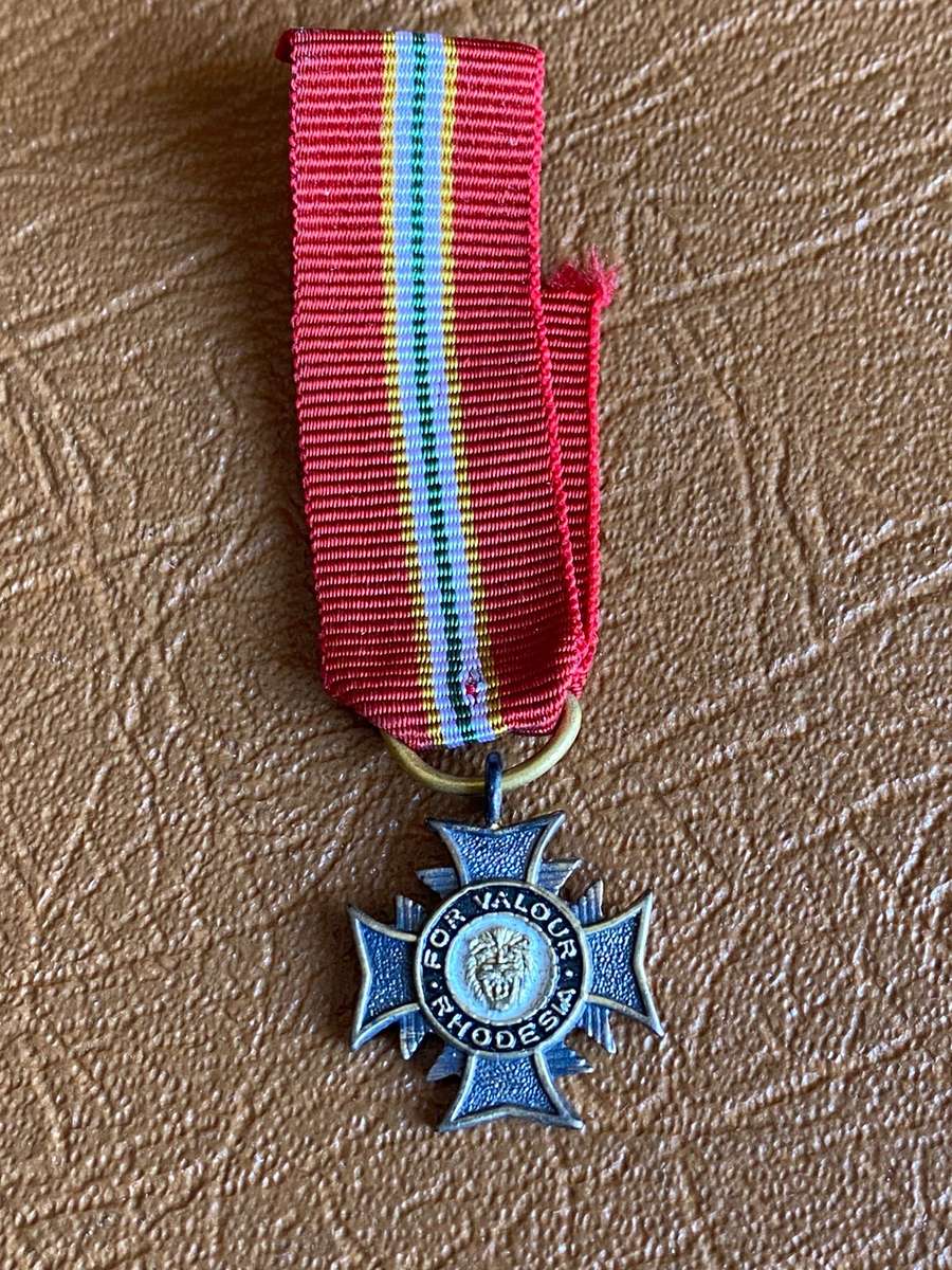 RHODESIA MINIATURE GRAND CROSS OF VALOUR
