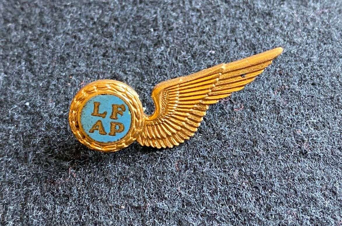 SAAF AIR PHOTOGRAPHER,MESS DRESS BREAST BADGE- GILT - 2 PINS
