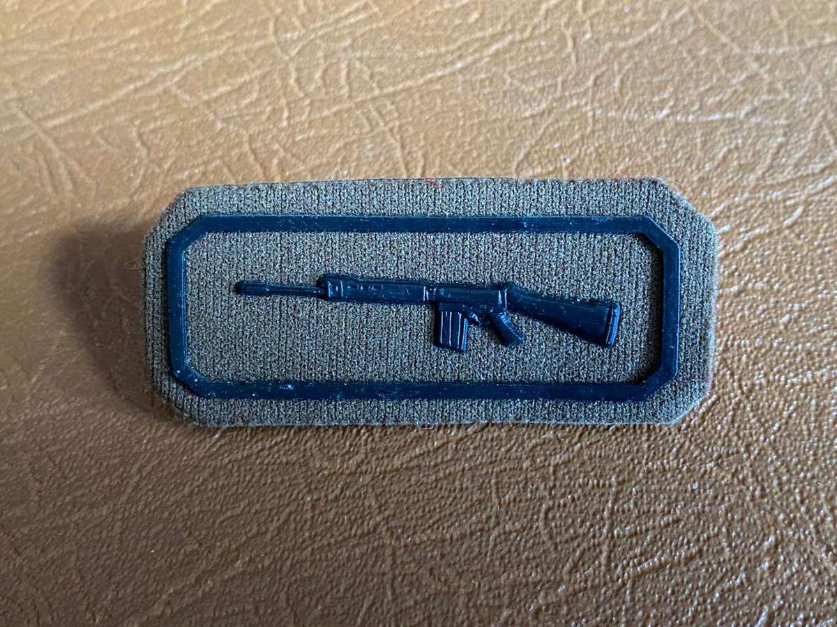 SADF MUSKETRY BADGE-TUPPER WITH 2 PINS