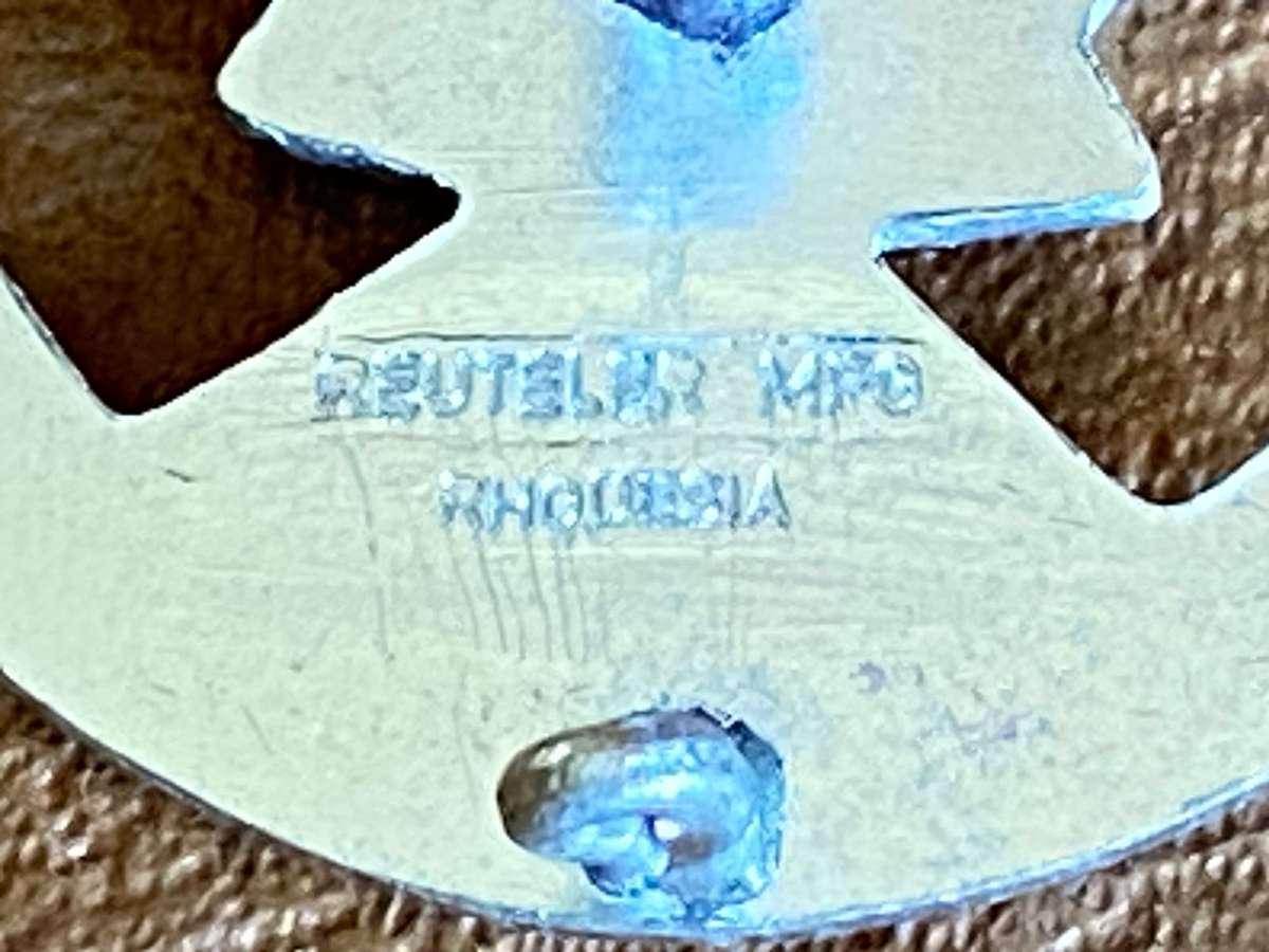 RHODESIAN SELOUS SCOUTS ANODISED (MAKER NAMED) CAP BADGE-ORIGINAL - 2 LUGS