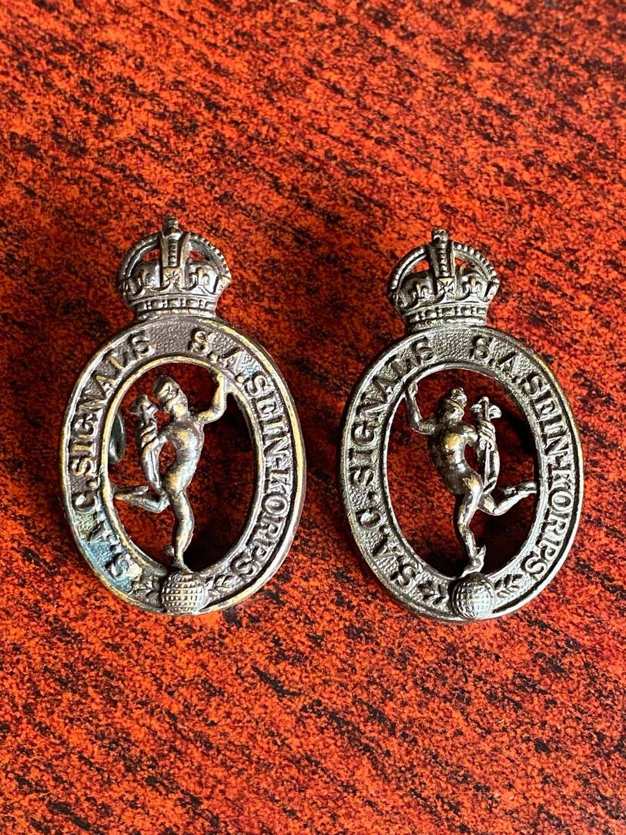 SA CORPS OF SIGNALS-DARKENED BRASS COLLARS-WORN 1939-45-LUGS COMPLETE