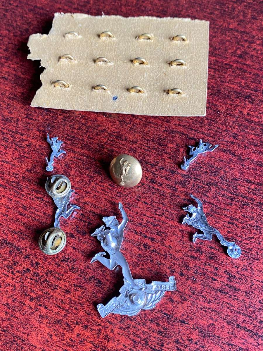 SA CORPS OF SIGNALS-CAP COLLARS AND MESS DRESS COLLARS-SOLD WITH 13 TUNIC BUTTONS