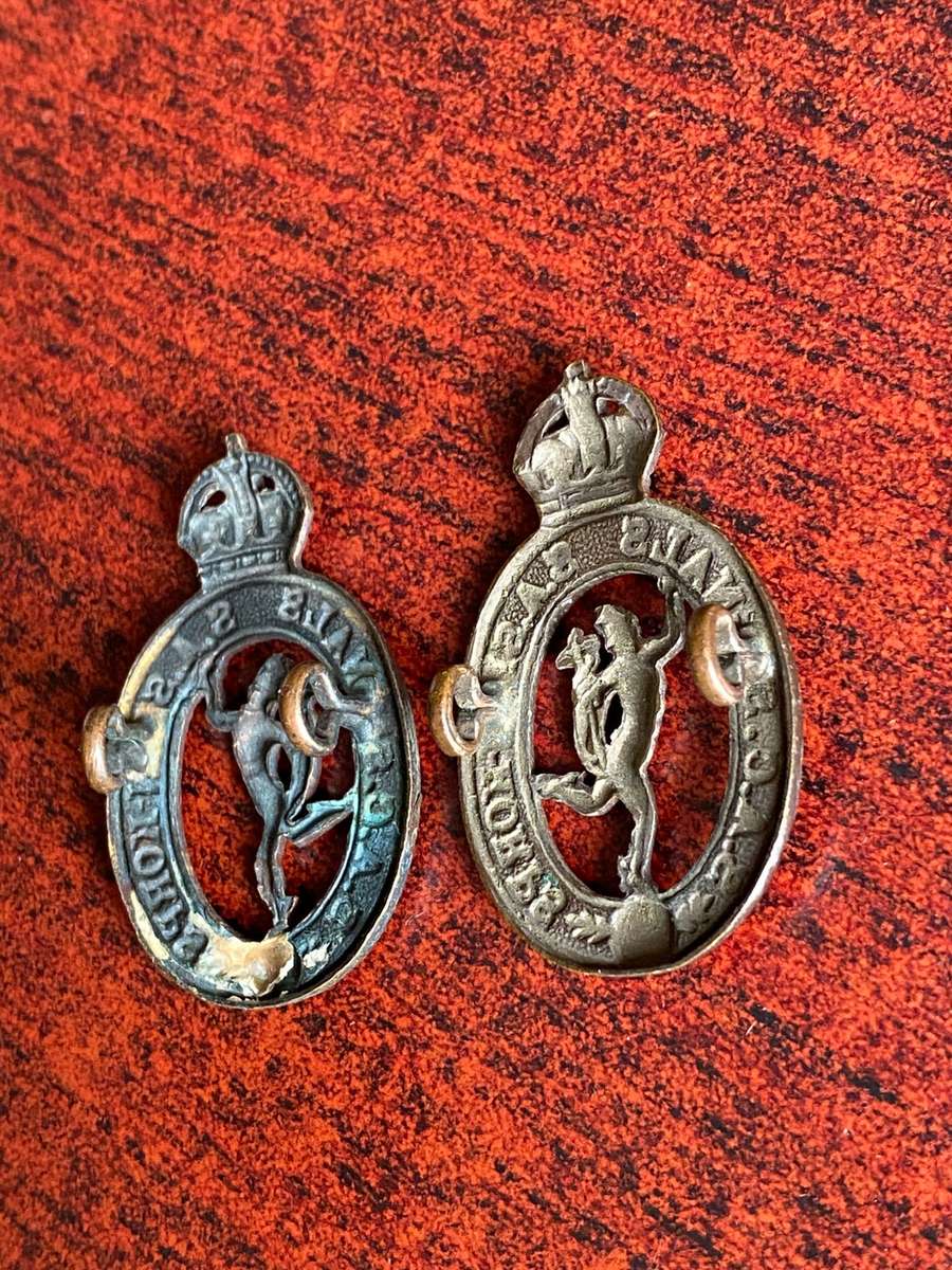 SA CORPS OF SIGNALS-DARKENED BRASS COLLARS-WORN 1939-45-LUGS COMPLETE