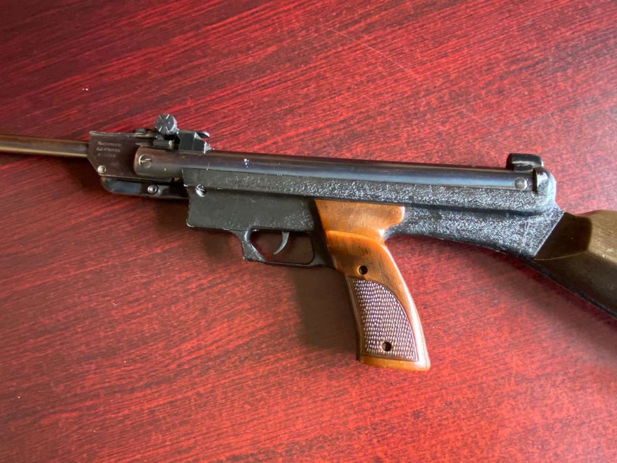 AIR GUN MODEL GAMATIC MADE IN SPAIN BY ELGAMO-OVERALL LENGTH 98CM-WORKING CONDITION