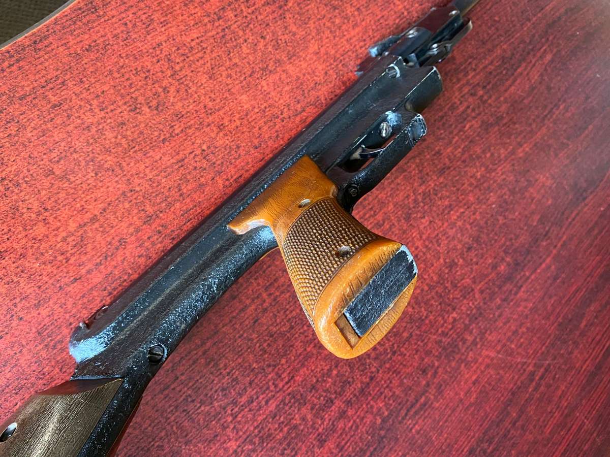 AIR GUN MODEL GAMATIC MADE IN SPAIN BY ELGAMO-OVERALL LENGTH 98CM-WORKING CONDITION