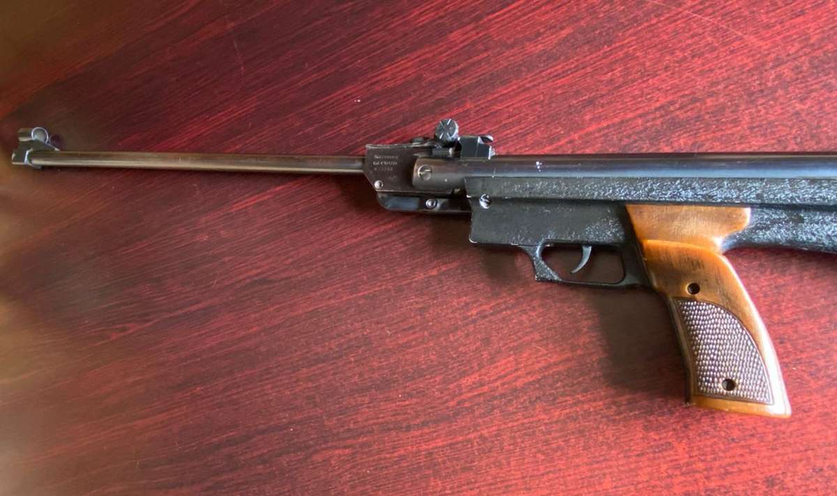 AIR GUN MODEL GAMATIC MADE IN SPAIN BY ELGAMO-OVERALL LENGTH 98CM-WORKING CONDITION