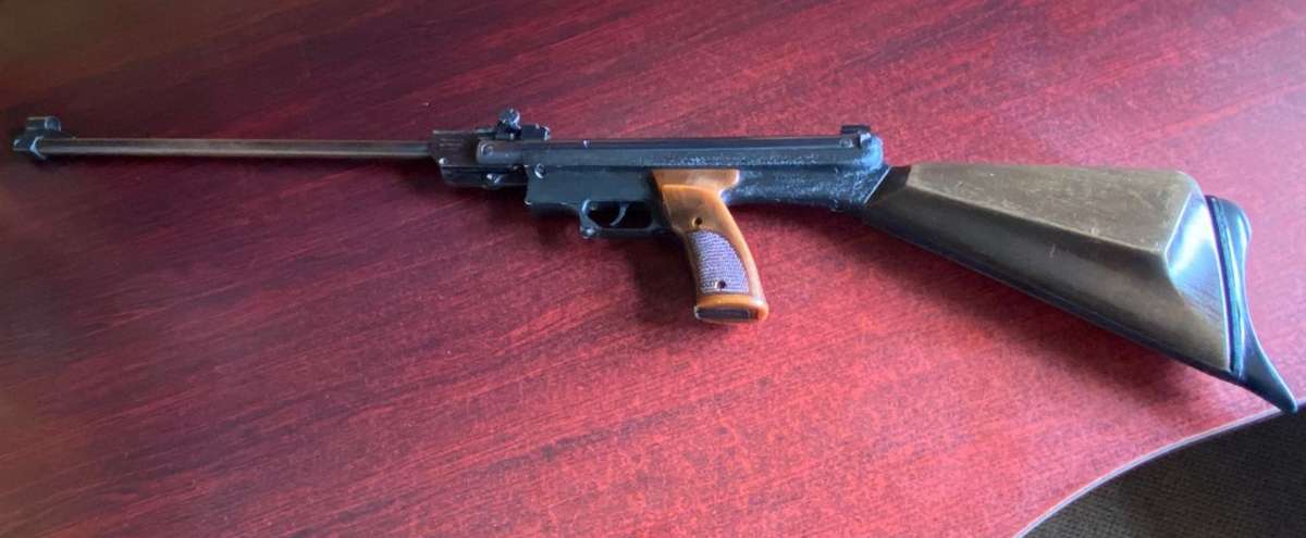 AIR GUN MODEL GAMATIC MADE IN SPAIN BY ELGAMO-OVERALL LENGTH 98CM-WORKING CONDITION