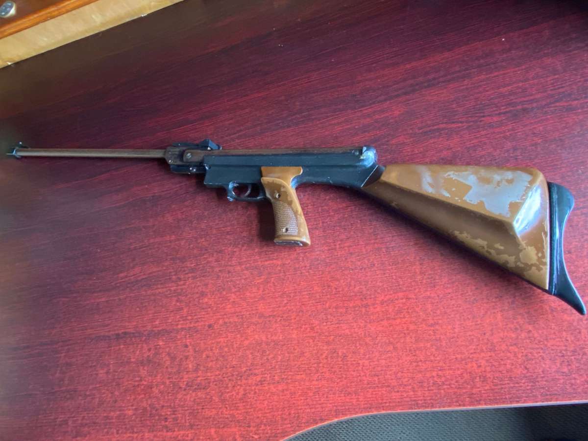 AIR GUN-GAMO 68-MADE IN SPAIN BY GAMO-OVERALL LENGTH 95CM-WORKING CONDITION-PLEASE LOOK AT PICTURES