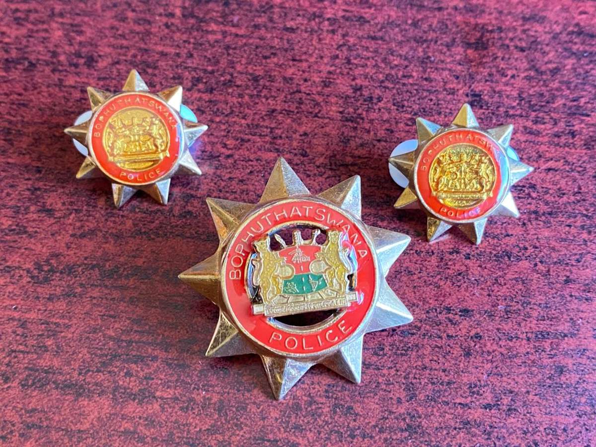 BOPHUTHATSWANA POLICE CAP AND COLLARS