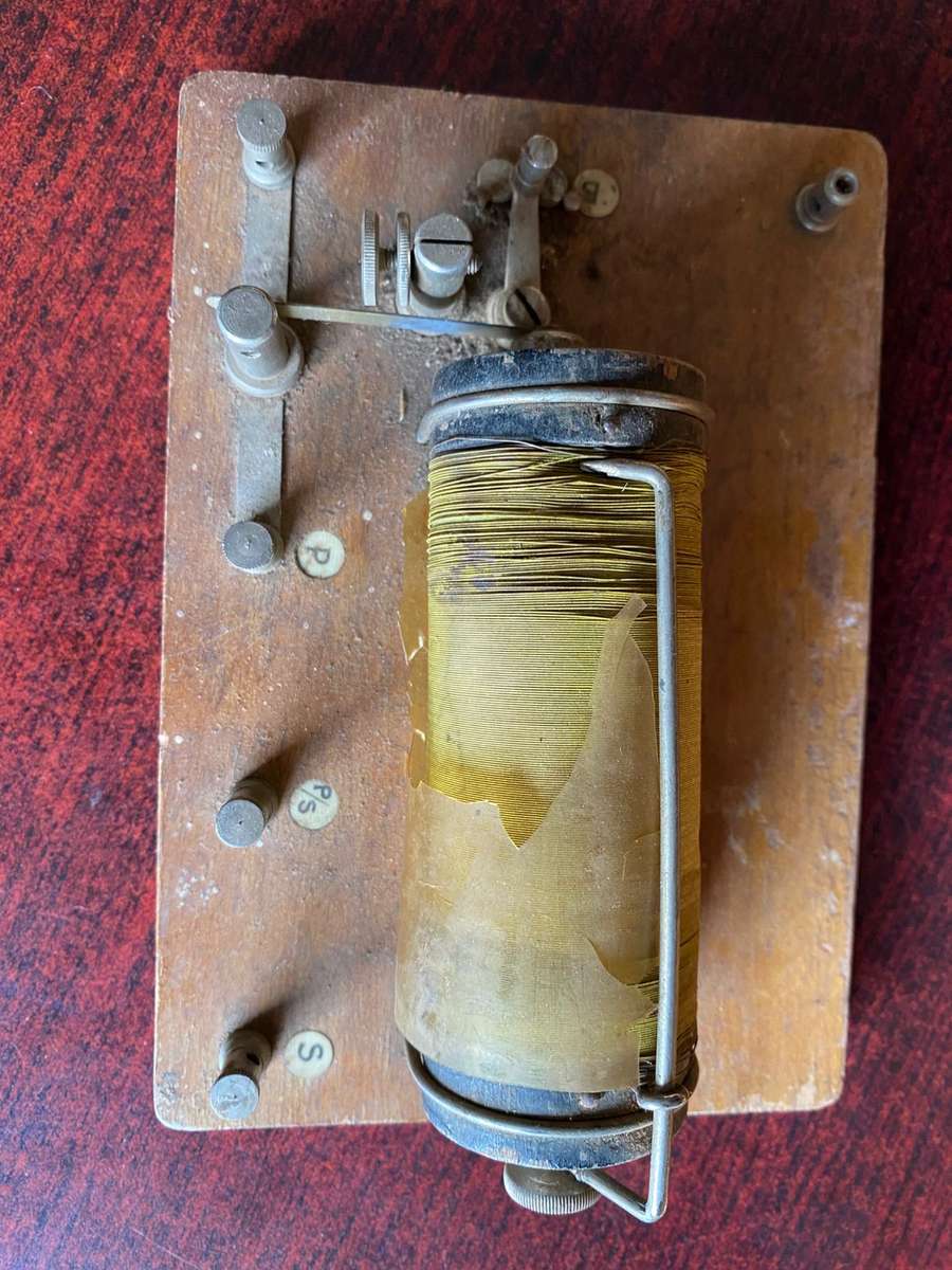 PIECE OF SIGNAL EQUIPMENT DATING BACK FROM 1915 (WW1)