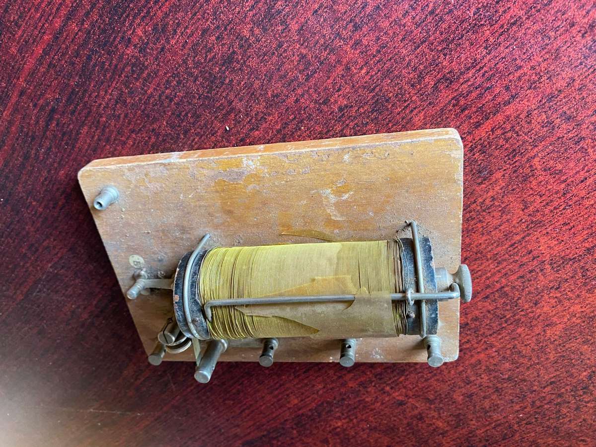 PIECE OF SIGNAL EQUIPMENT DATING BACK FROM 1915 (WW1)