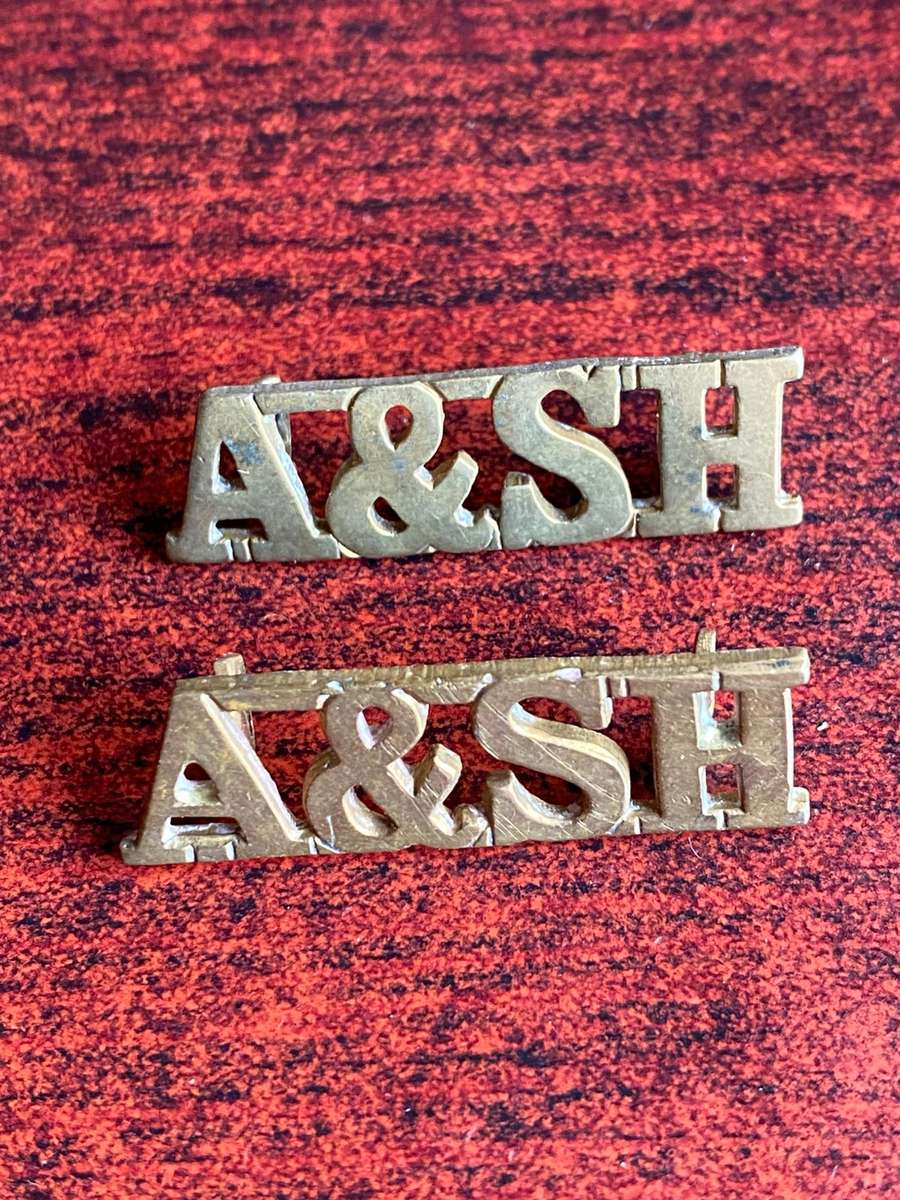 ARGYLL AND SUTHERLANDERS TITLE PAIR-LUGS INTACT