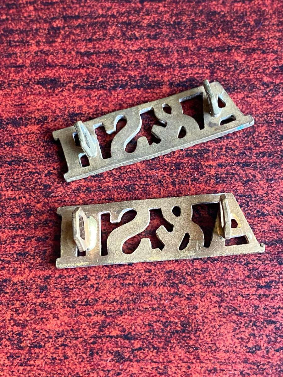 ARGYLL AND SUTHERLANDERS TITLE PAIR-LUGS INTACT