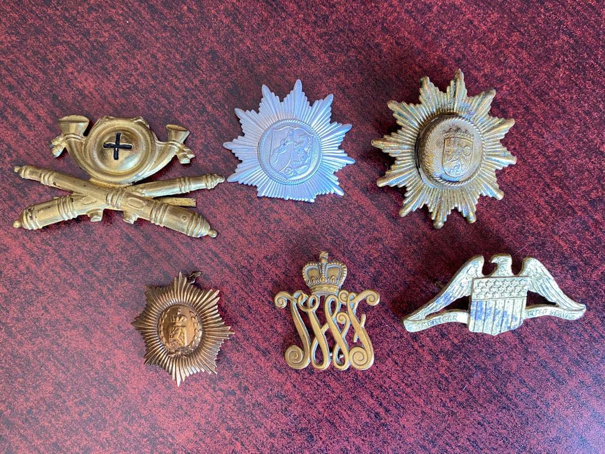 MIXED LOT OF 6 MILITARY BADGES-SOLD TOGETHER