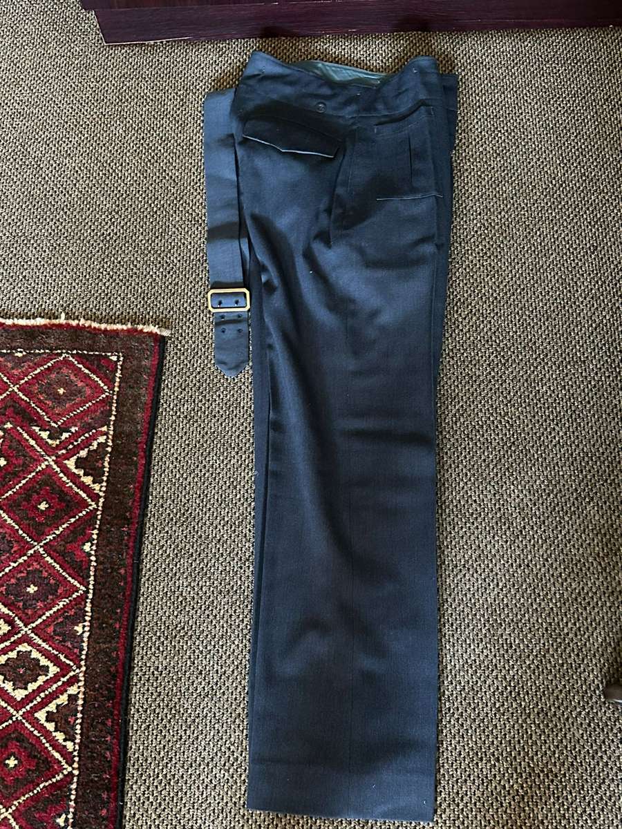 SAAF FLIGHT ENGINEERS UNIFORM COMPLETE ,JACKET WITH TROUSERS-TROUSERS A SIZE 32-PIPE LENGTH 78CM-JA