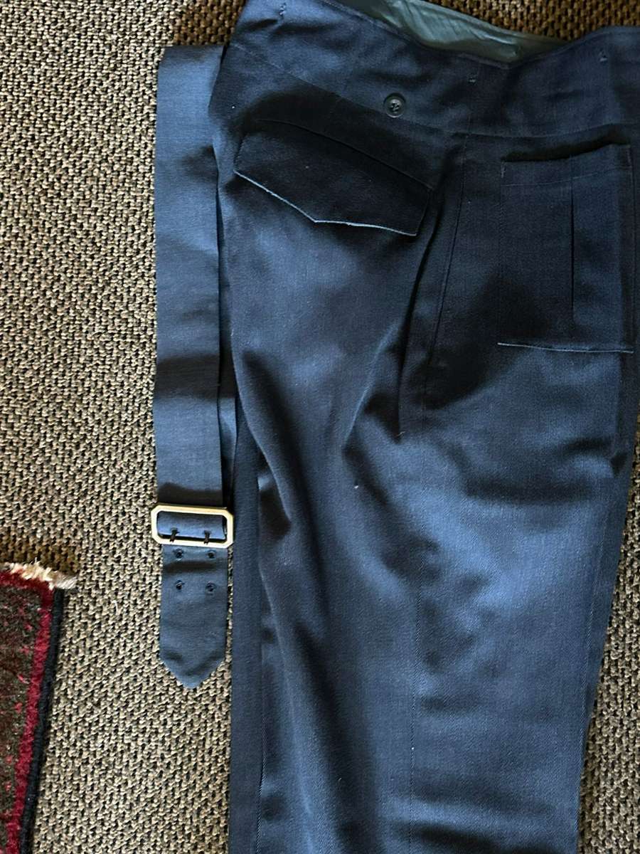 SAAF FLIGHT ENGINEERS UNIFORM COMPLETE ,JACKET WITH TROUSERS-TROUSERS A SIZE 32-PIPE LENGTH 78CM-JA